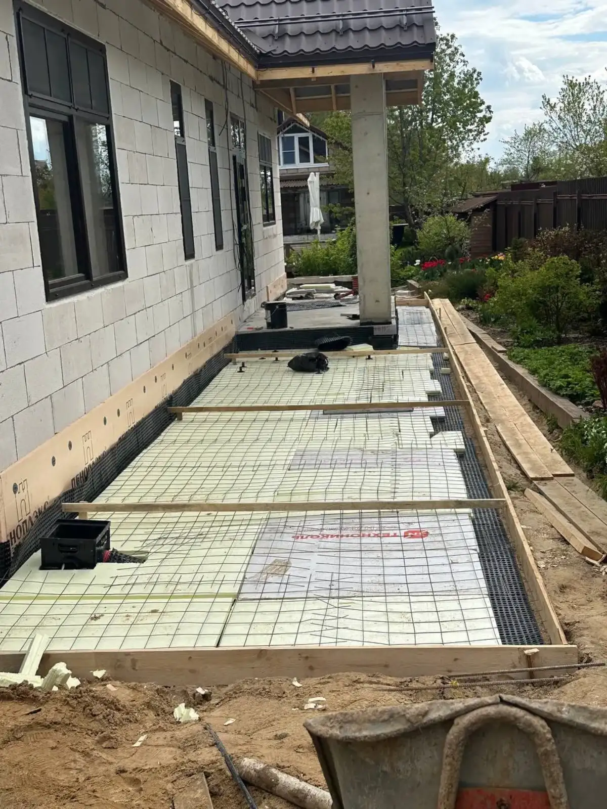 Отмостка с декоративным покрытием